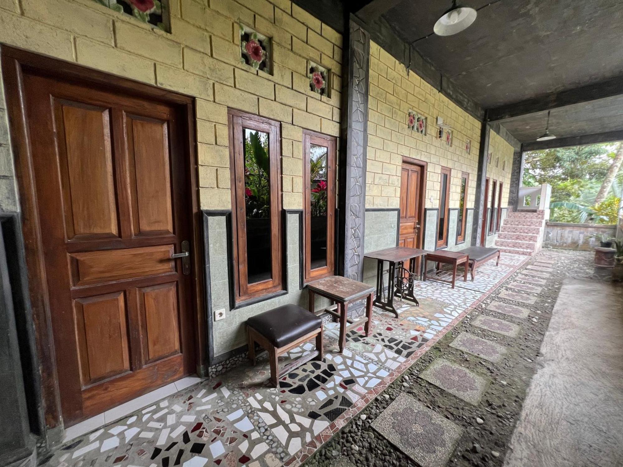 Buana Asti Homestay Selemadeg Exteriör bild